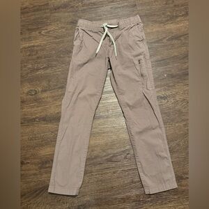 Vuori Women's Ankle Cropped Pants in Dusty Rose